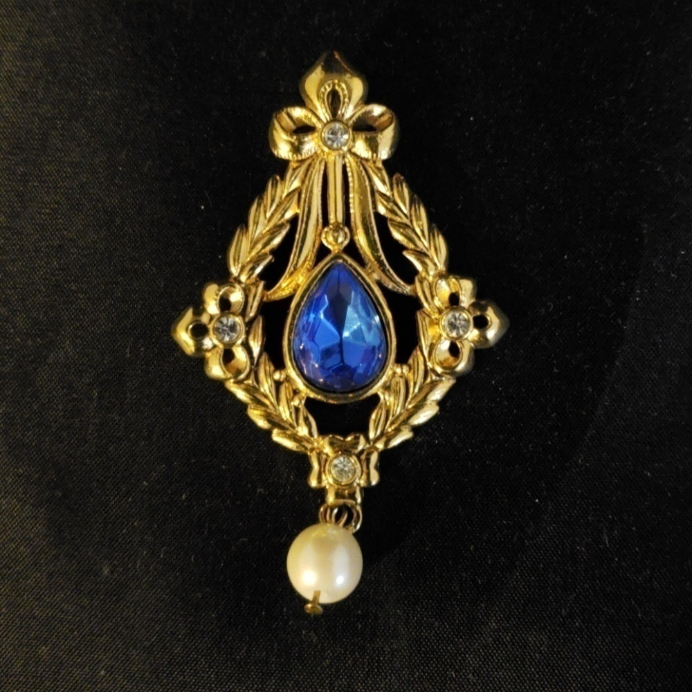 Vtg Avon Beautiful Brooch with Blue Rhinestone